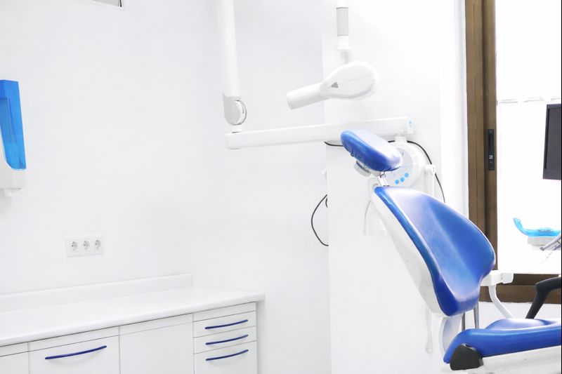Implantes dentales en Clínica Dental Familiar